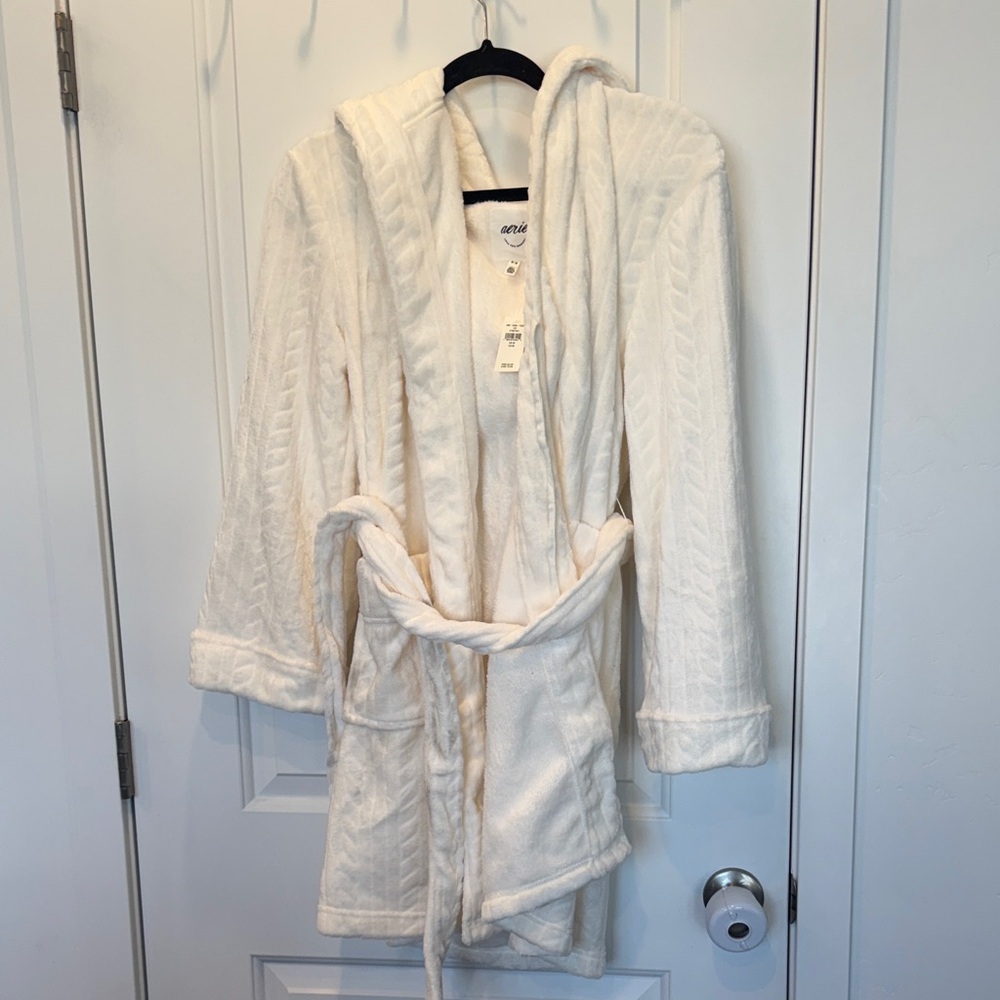 AERIE Women's Cable Fleece Robe Size M In Soft Muslin - Picture 4 of 7